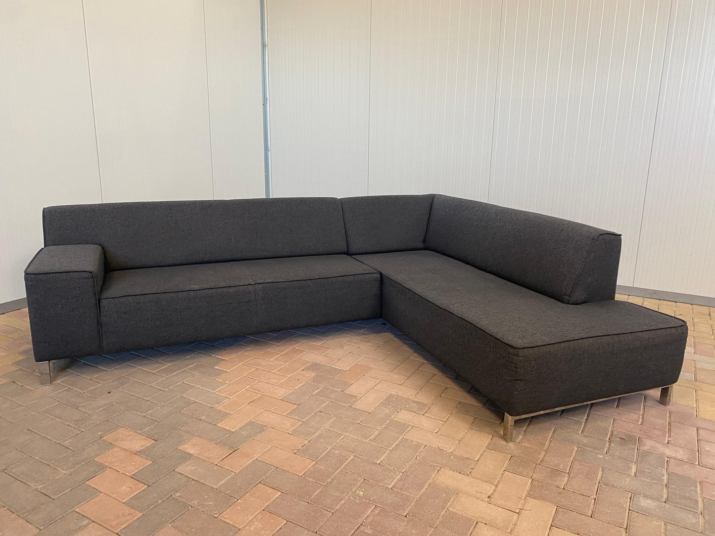 GRATIS LEVERING HEEL BENELUX + DACH Montel Donkergrijs Hoekbank