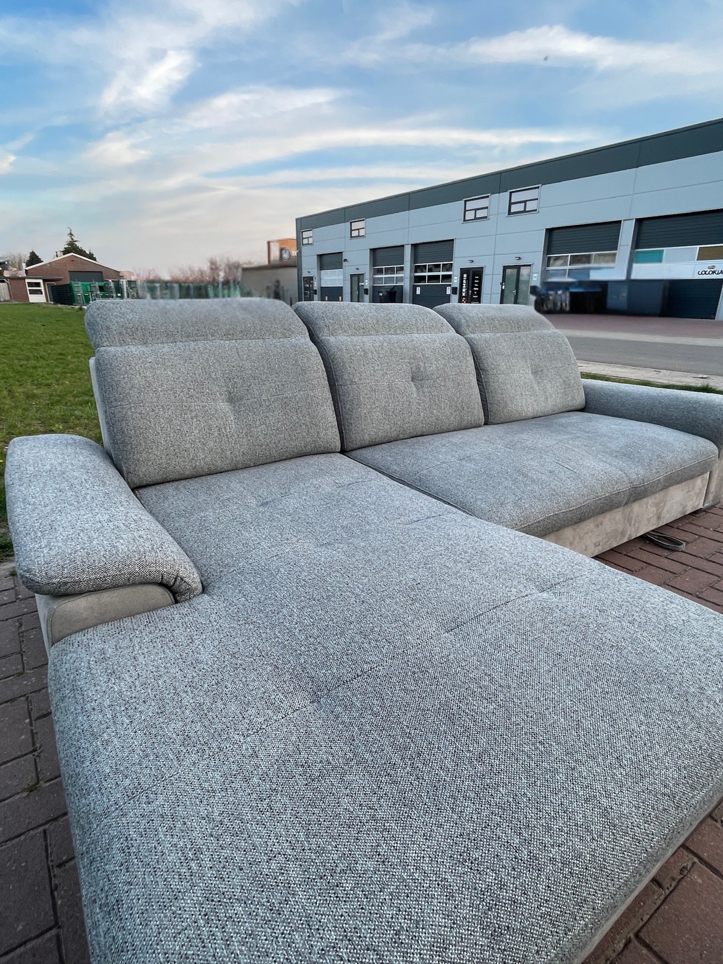GRATIS LEVERING HEEL BENELUX + DACH Moderne Grijs Stoffen Hoekbank + Slaapfunctie
