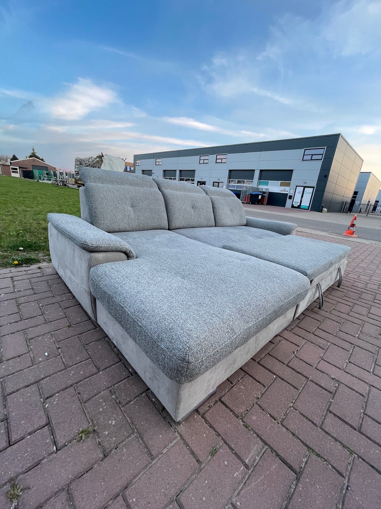 GRATIS LEVERING HEEL BENELUX + DACH Moderne Grijs Stoffen Hoekbank + Slaapfunctie