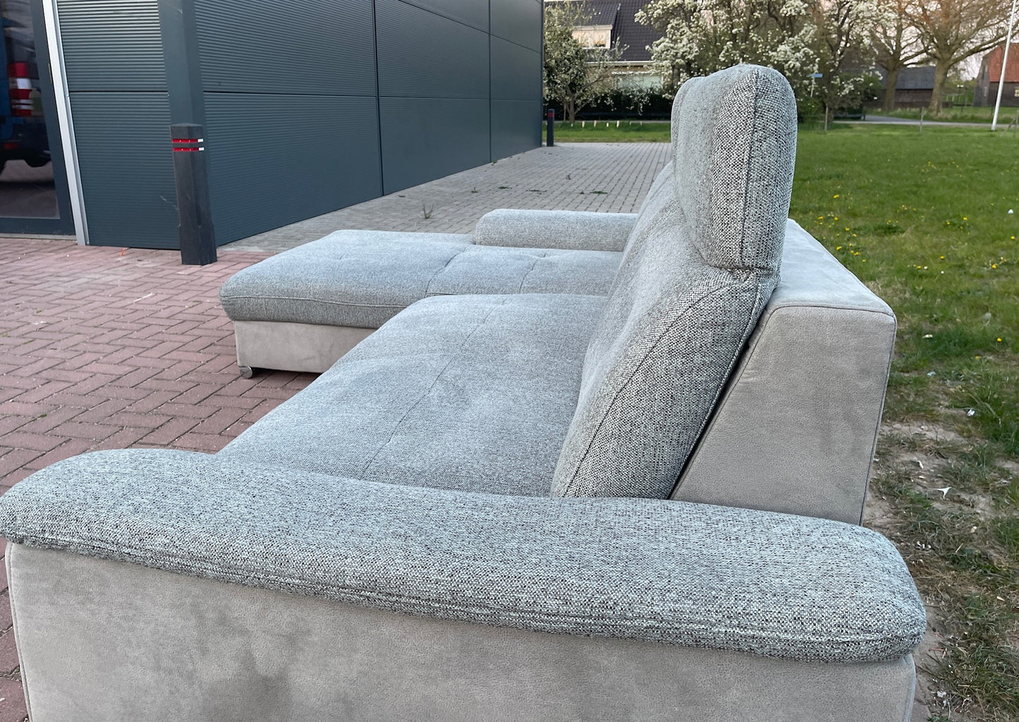 GRATIS LEVERING HEEL BENELUX + DACH Moderne Grijs Stoffen Hoekbank + Slaapfunctie