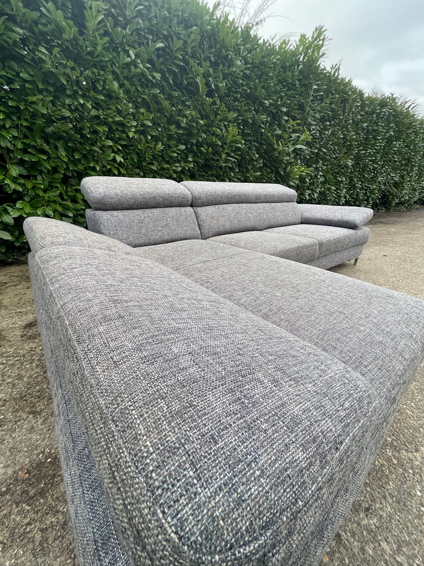 GRATIS LEVERING HEEL BENELUX + DACH Montel Grijs Stoffen Hoekbank
