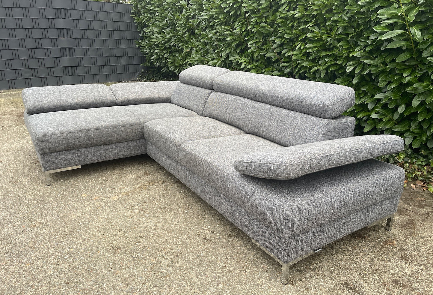 GRATIS LEVERING HEEL BENELUX + DACH Montel Grijs Stoffen Hoekbank