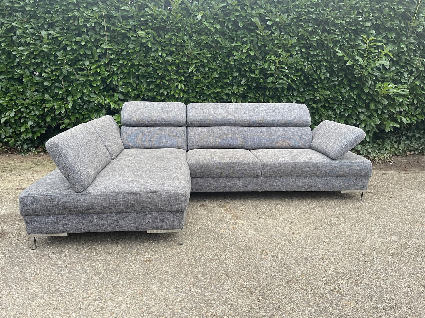 GRATIS LEVERING HEEL BENELUX + DACH Montel Grijs Stoffen Hoekbank