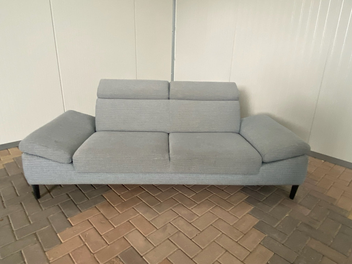 GRATIS LEVERING HEEL BENELUX + DACH Montel Grijze 3-zitsbank met Verstelbare Hoofdsteun