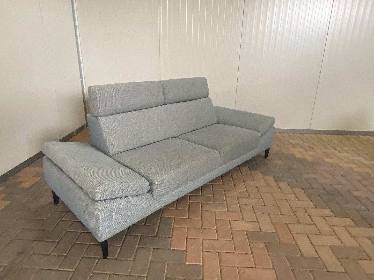GRATIS LEVERING HEEL BENELUX + DACH Montel Grijze 3-zitsbank met Verstelbare Hoofdsteun