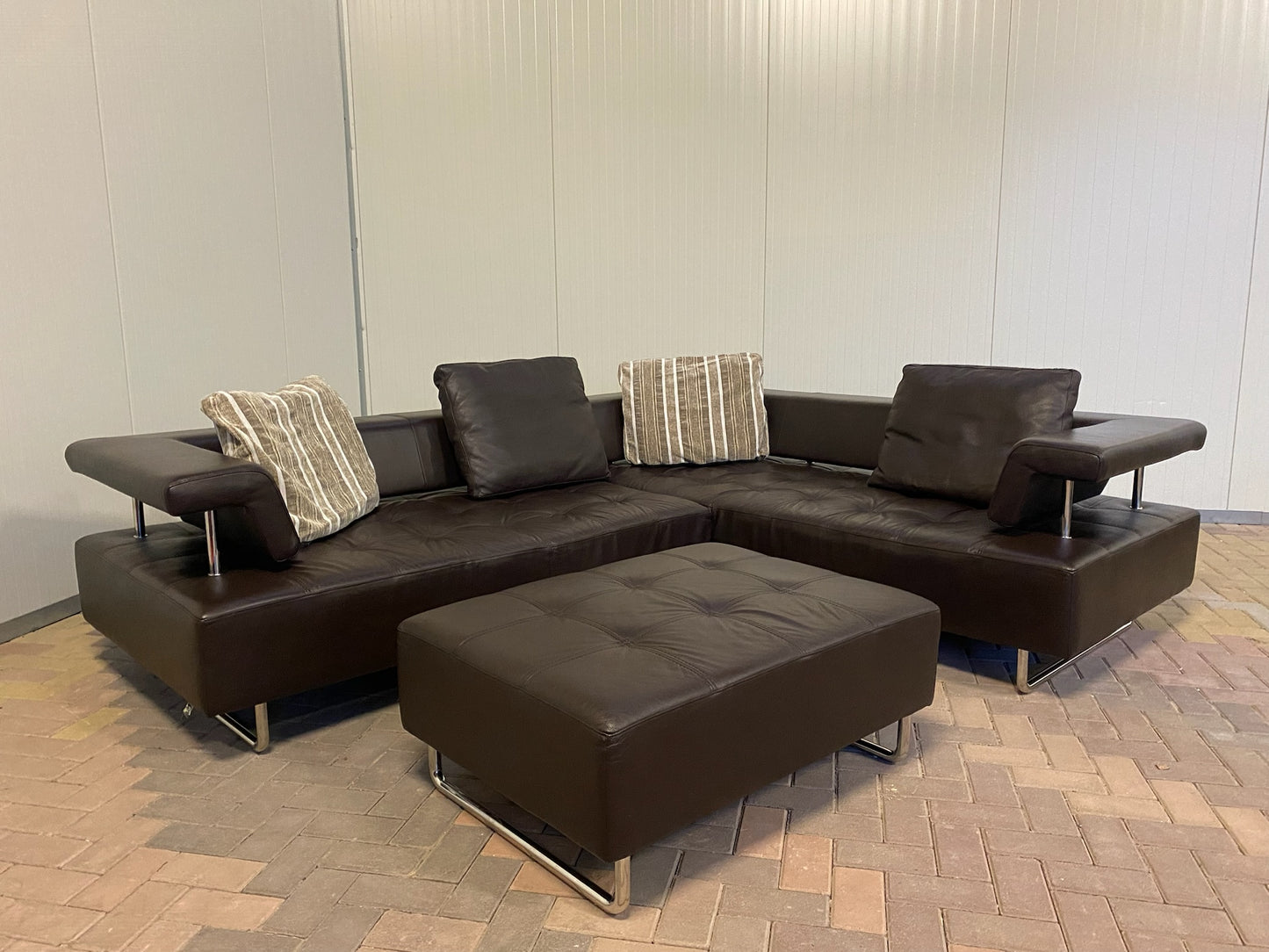 GRATIS LEVERING HEEL BENELUX + DACH Montel Bruin Echt Leer Hoekbank met Poef