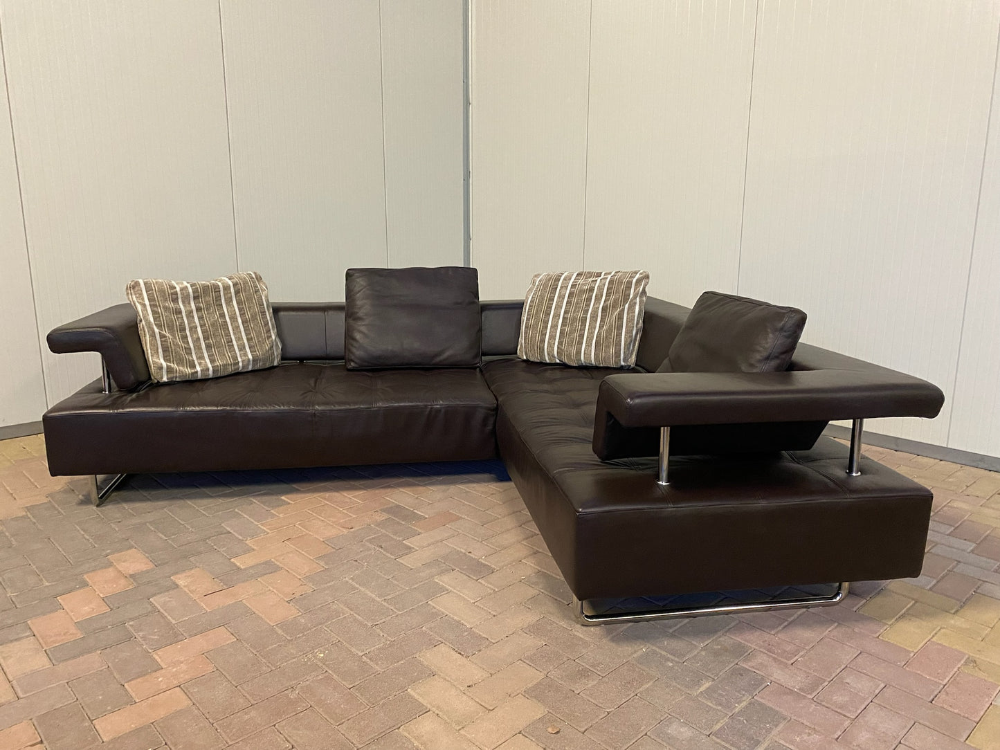 GRATIS LEVERING HEEL BENELUX + DACH Montel Bruin Echt Leer Hoekbank met Poef