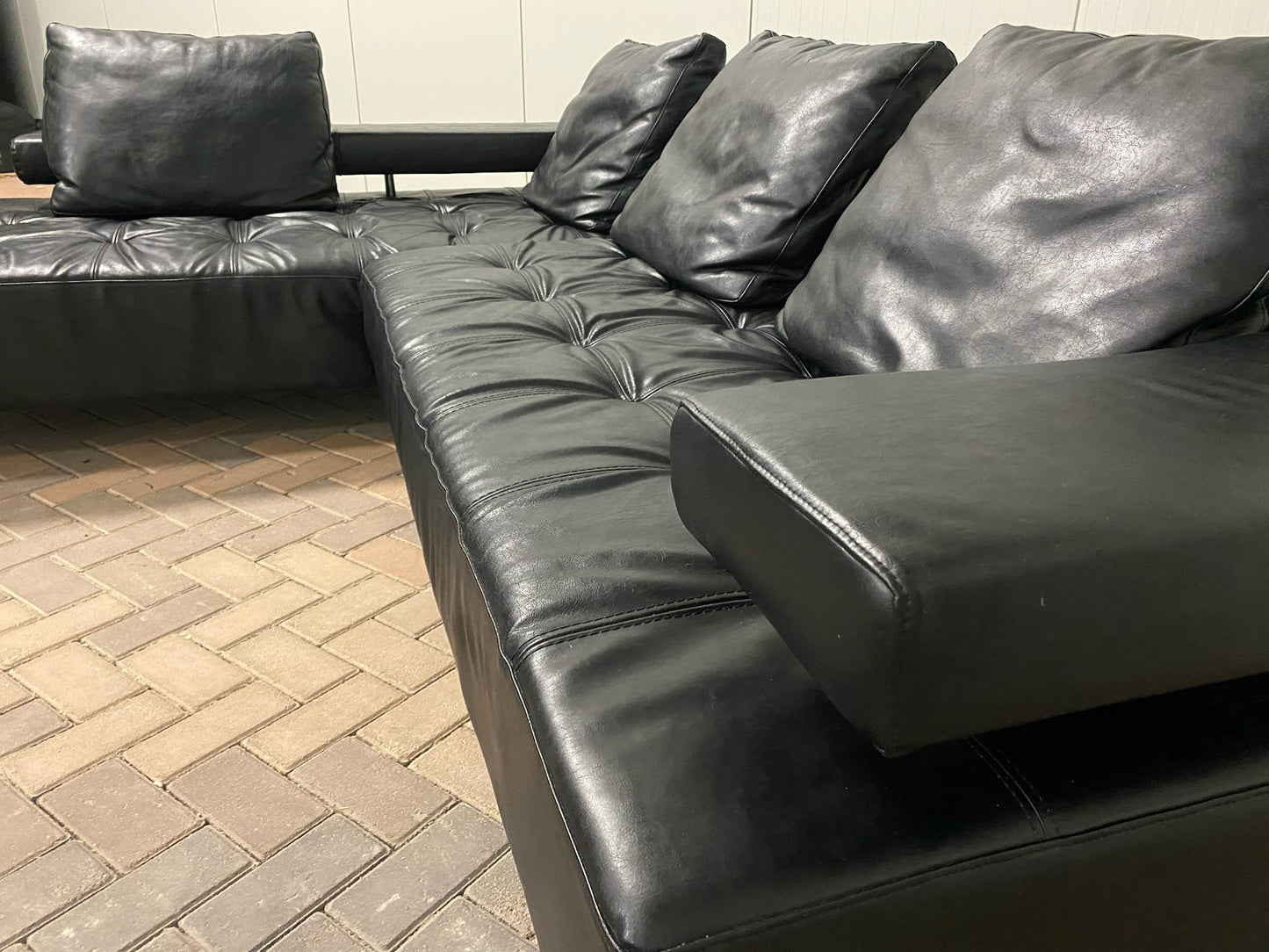 Montel Zwart Echt Leer Hoekbank – Diepe Zit & Losse Kussens – Modern Design met Metalen Poten – Gratis Levering NL & BE