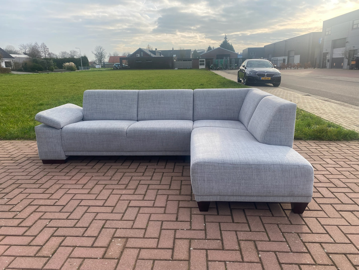 Mooie Grijze Stoffen Hoekbank–Moderne Lounge Zit–Gratis Levering