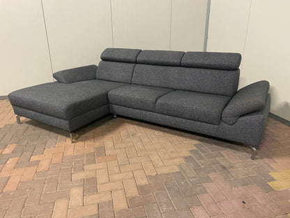 Montel Grijze Stoffen Hoekbank – Verstelbare Hoofd- en Armsteunen – Ruim & Comfortabel – Gratis Levering NL & BE