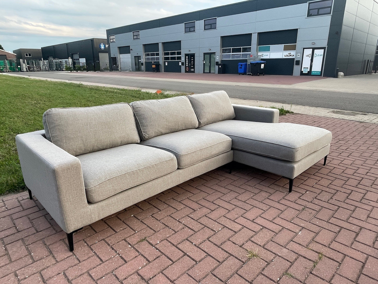 GRATIS LEVERING HEEL BENELUX + DACH Mooie Grijze Stoffen Hoekbank