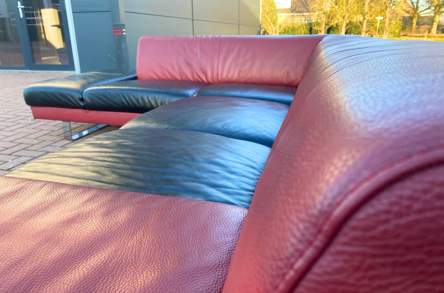 GRATIS LEVERING HEEL BENELUX + DACH Montel Hoekbank Van Echt Leer In Rood En Zwart