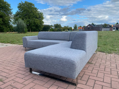 Moderne grijze stoffen hoekbank–Diep comfort–Ruime lounge–Gratis levering in NL & BE