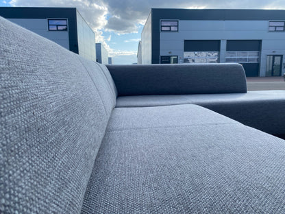 Moderne grijze stoffen hoekbank–Diep comfort–Ruime lounge–Gratis levering in NL & BE