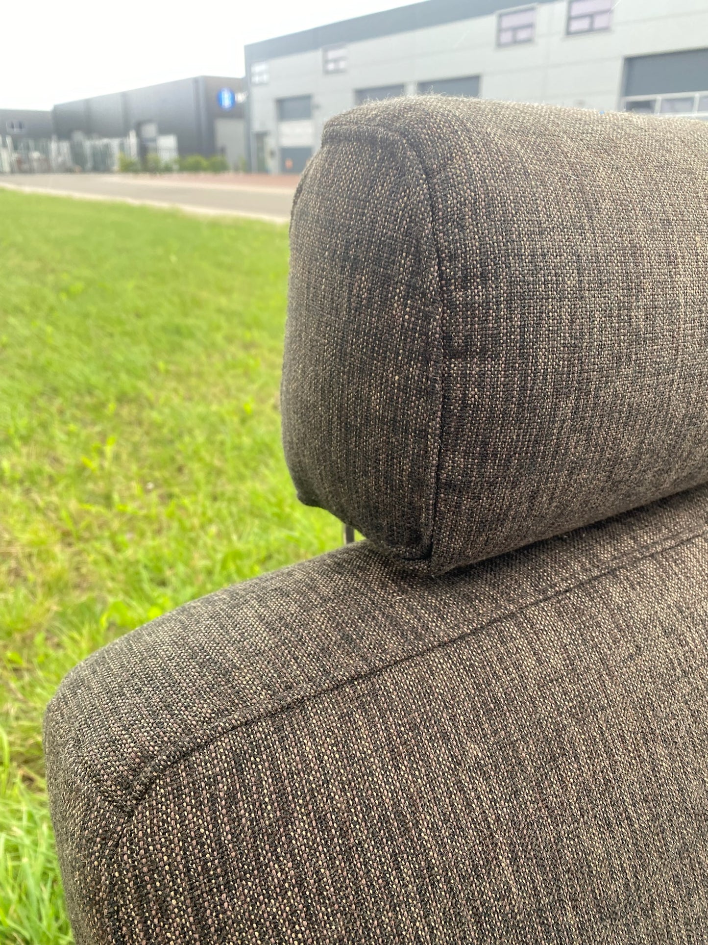 GRATIS LEVERING HEEL BENELUX + DACH Henders & Hazel Donkerbruine Stoffen Hoekbank