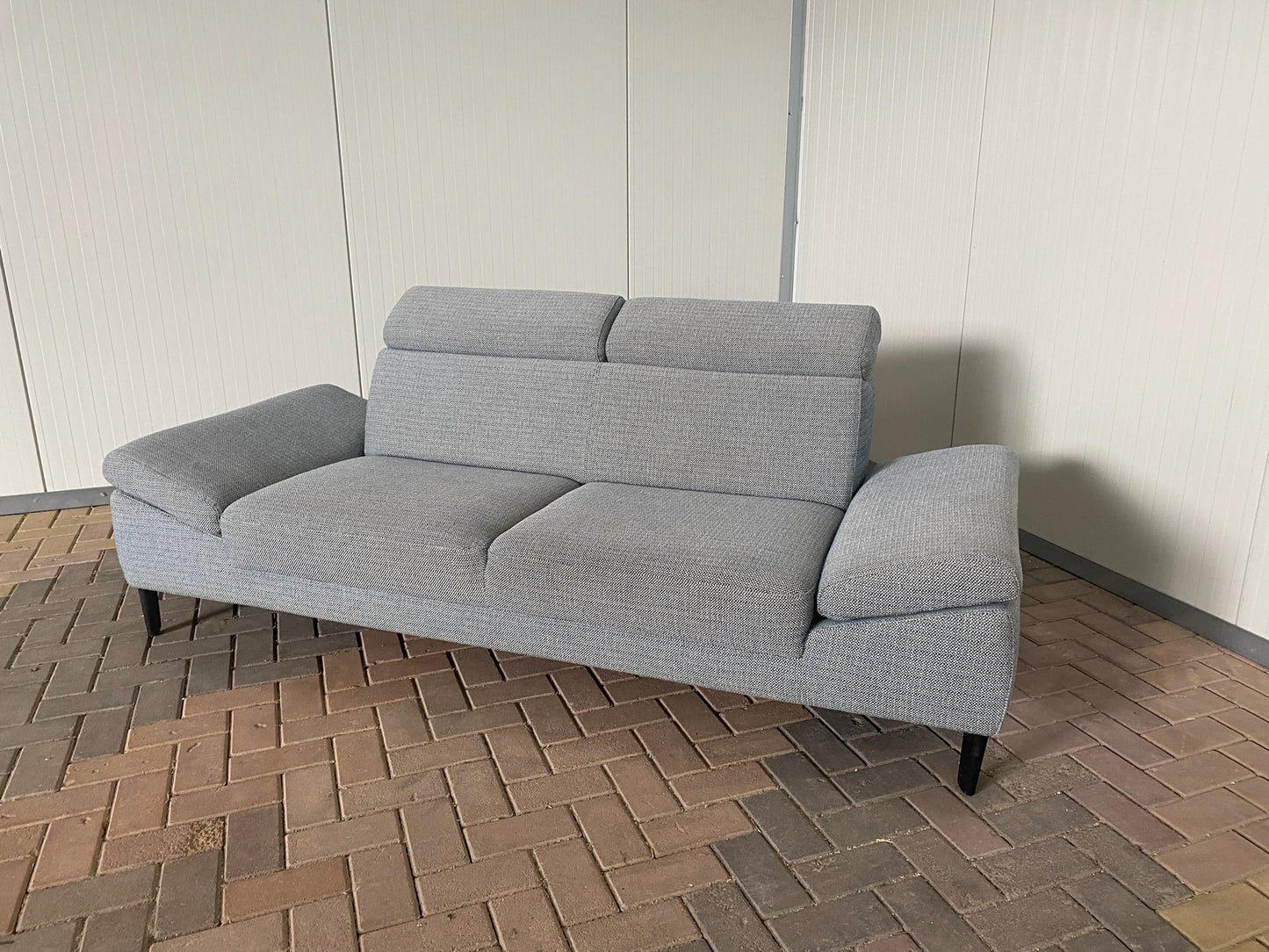 GRATIS LEVERING HEEL BENELUX + DACH Montel Grijze 3-zitsbank met Verstelbare Hoofdsteun