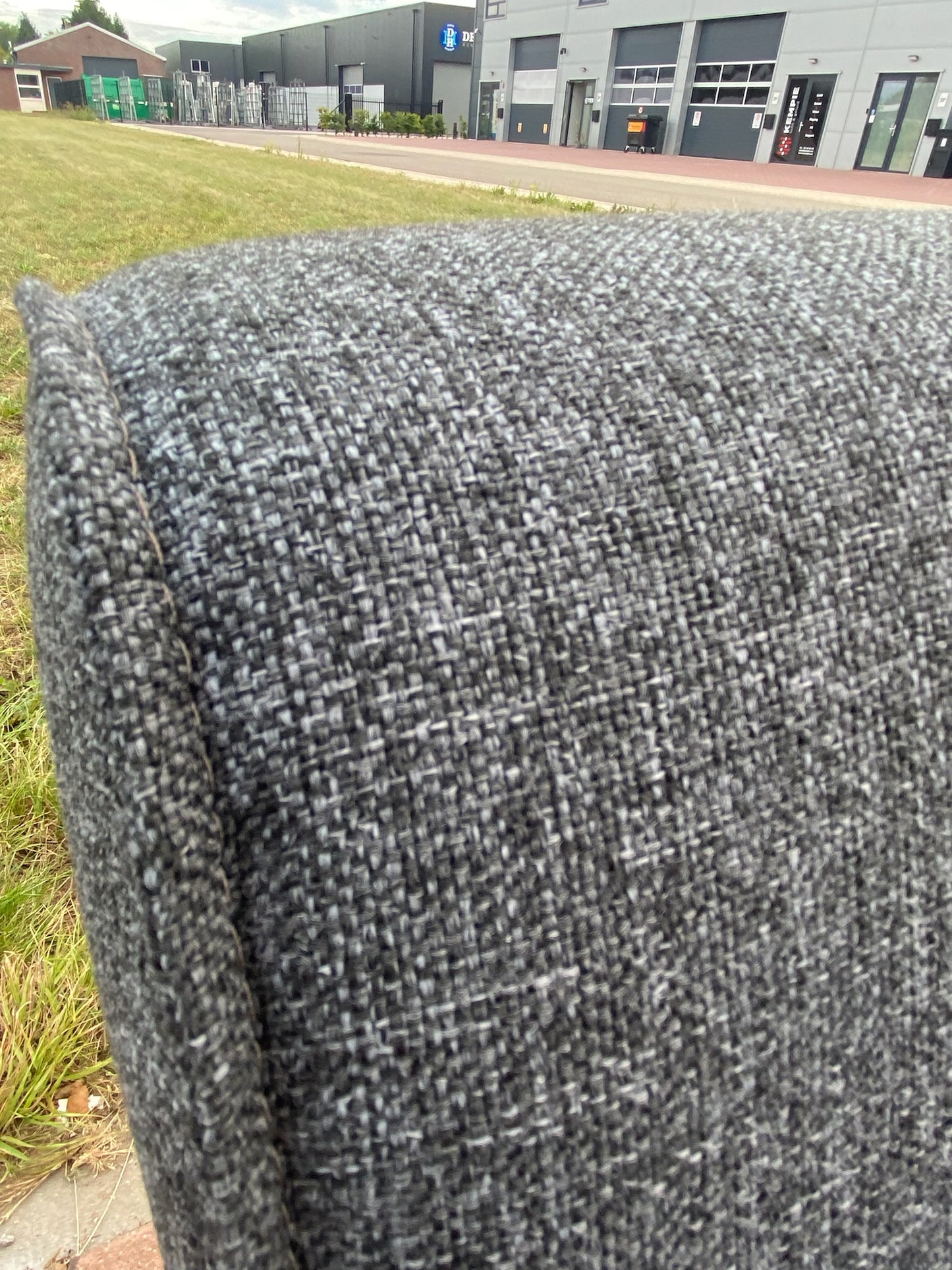 GRATIS LEVERING HEEL BENELUX + DACH Montel Donkergrijs Stoffen Hoekbank