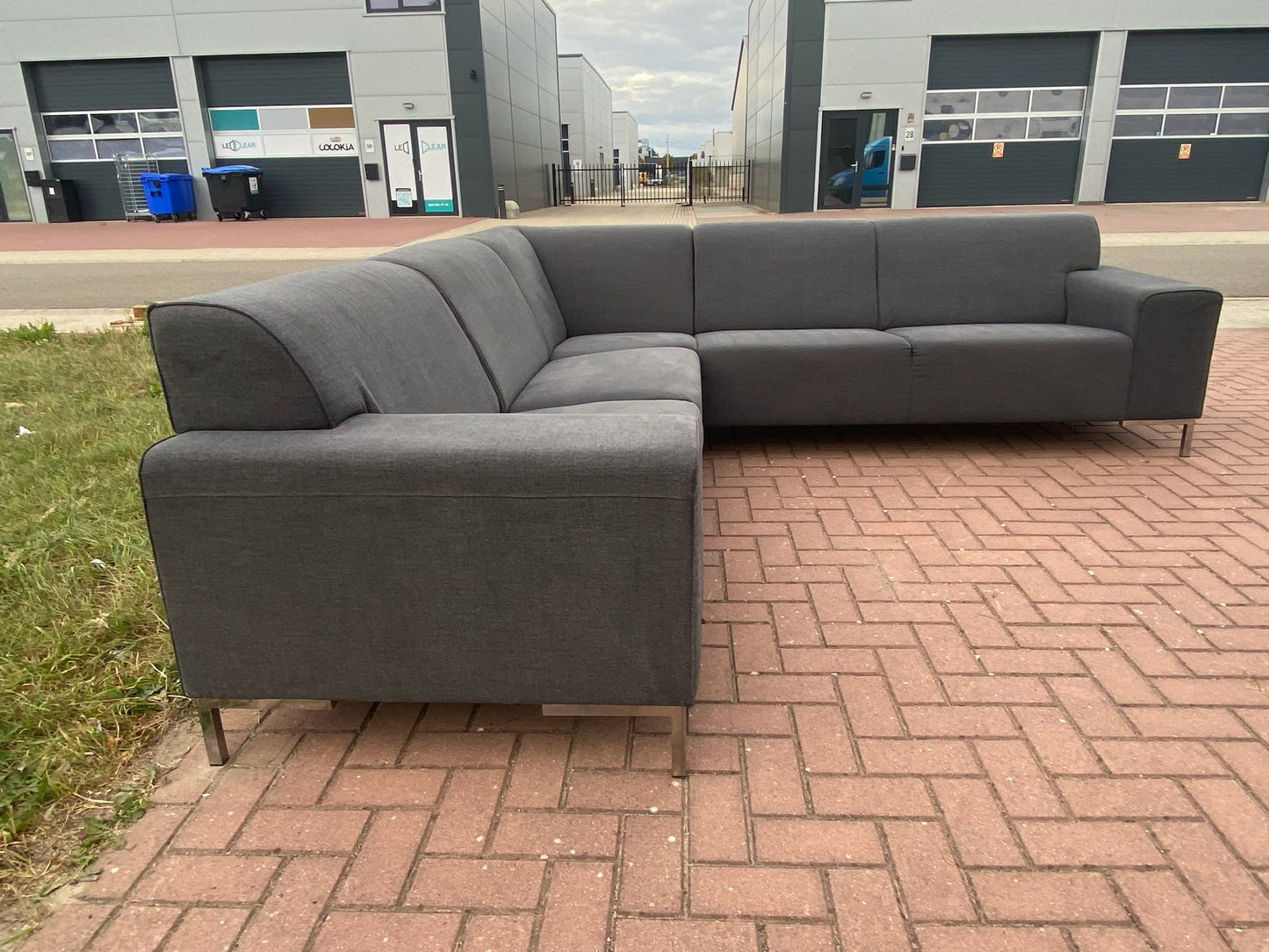 GRATIS LEVERING HEEL BENELUX + DACH Mooie Grijze Stoffen Hoekbank