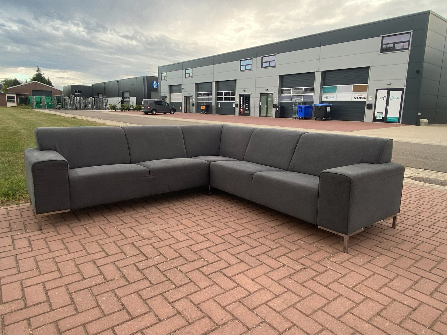 GRATIS LEVERING HEEL BENELUX + DACH Mooie Grijze Stoffen Hoekbank