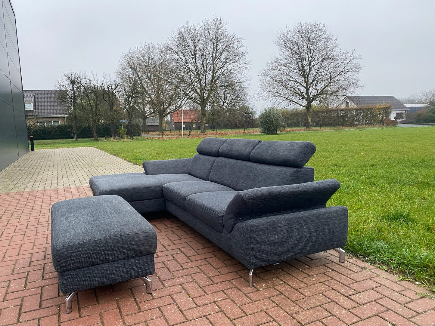 GRATIS LEVERING HEEL BENELUX + DACH Montel Grjs Stoffen Hoekbank + Hocker
