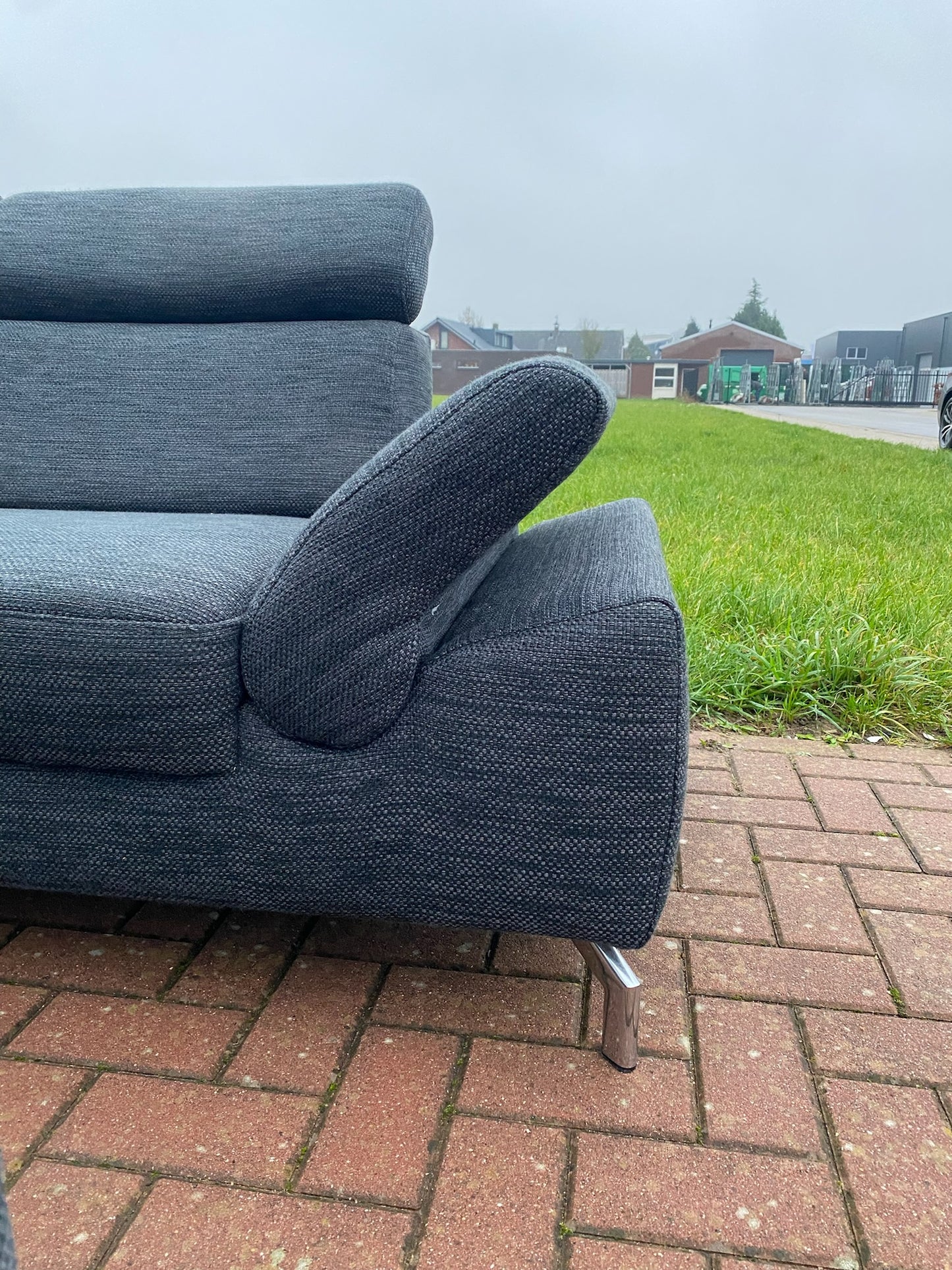 GRATIS LEVERING HEEL BENELUX + DACH Montel Grjs Stoffen Hoekbank + Hocker