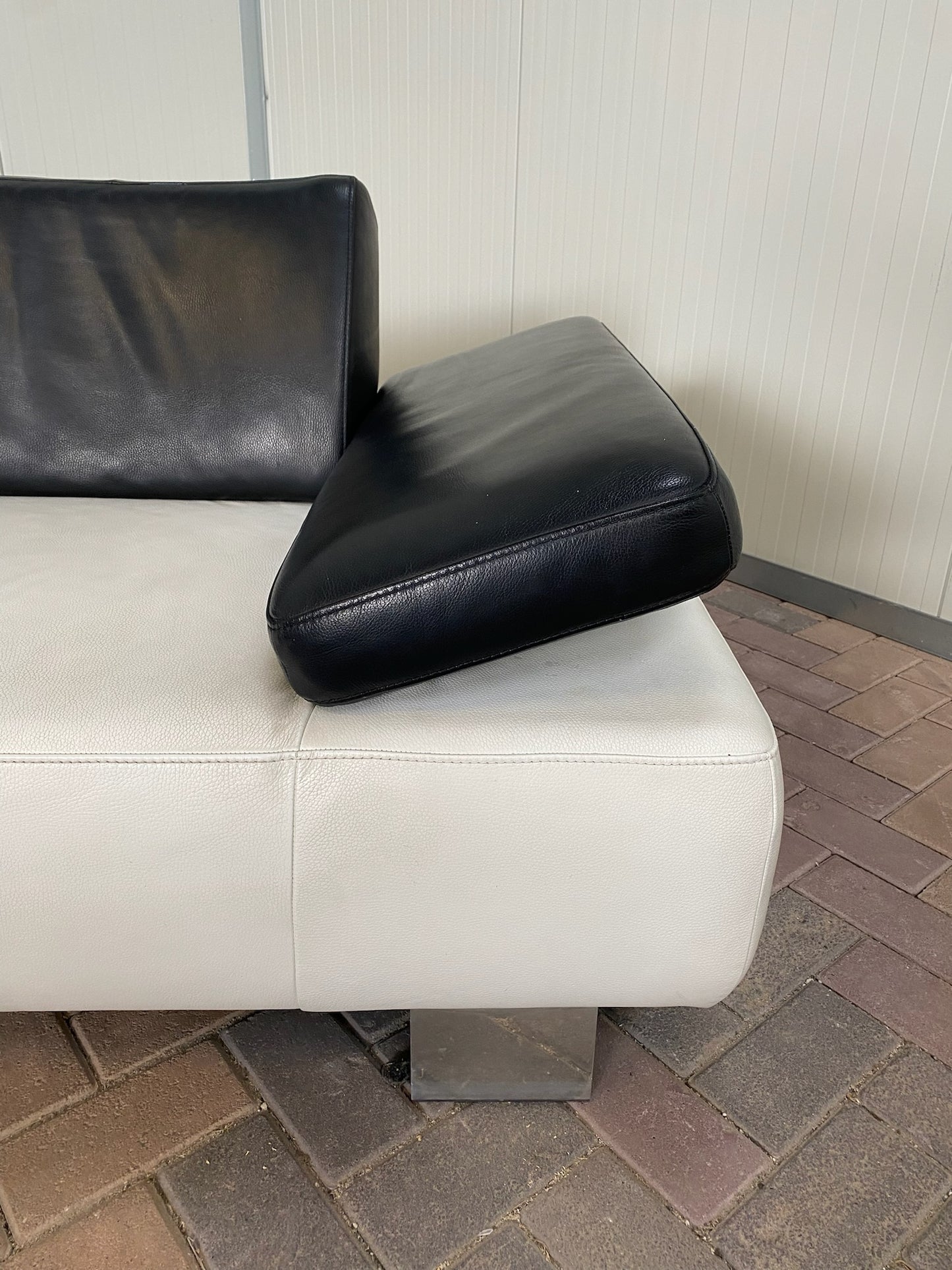 GRATIS LEVERING HEEL BENELUX + DACH Montel Wit Echt Leer Hoekbank + Hocker