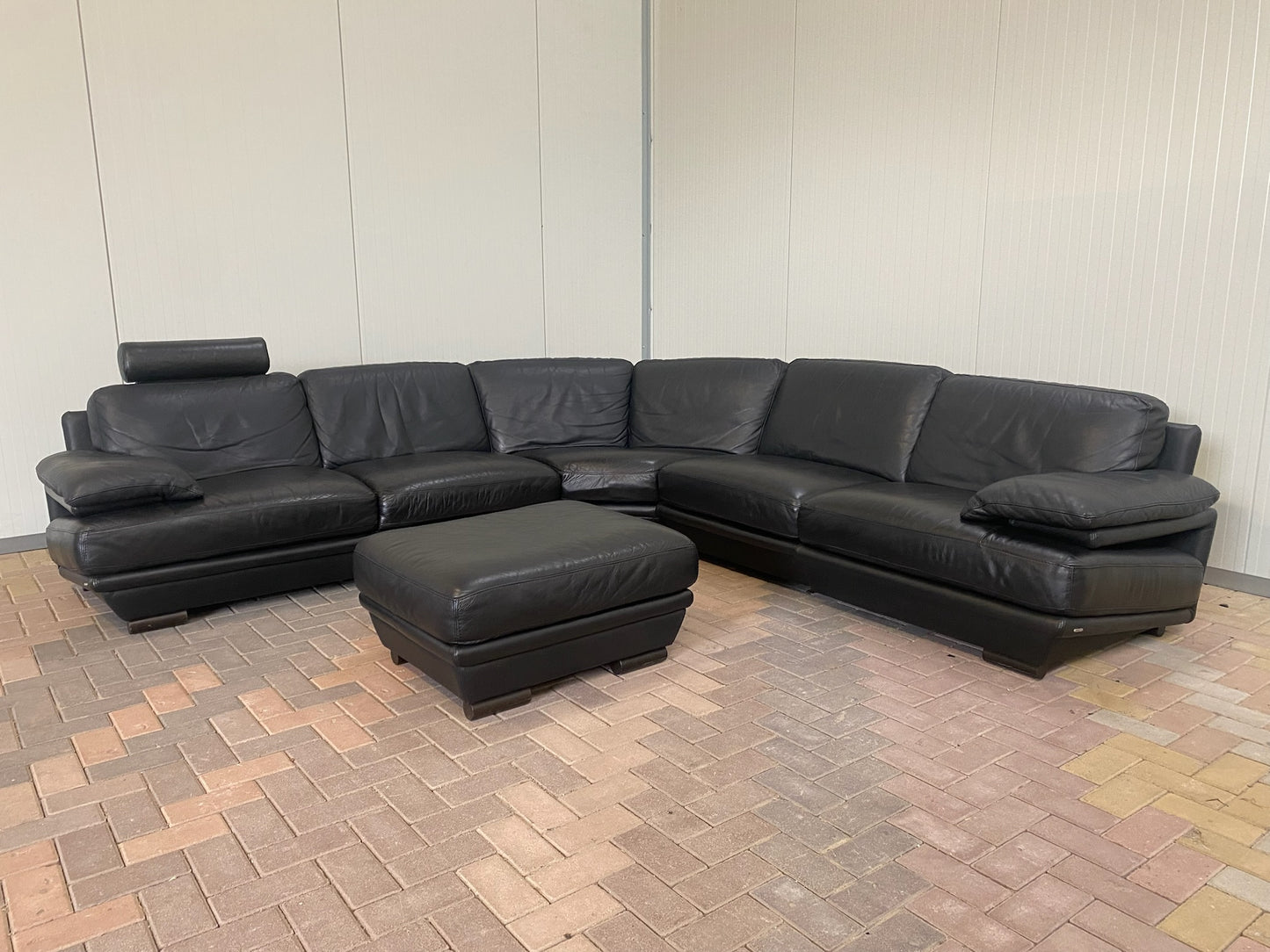 GRATIS LEVERING HEEL BENELUX + DACH Natuzzi Zwart Echt Leer Hoekbank met Hocker