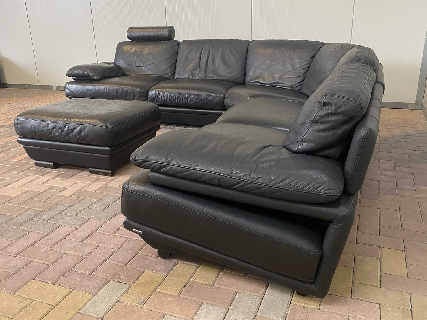 GRATIS LEVERING HEEL BENELUX + DACH Natuzzi Zwart Echt Leer Hoekbank met Hocker