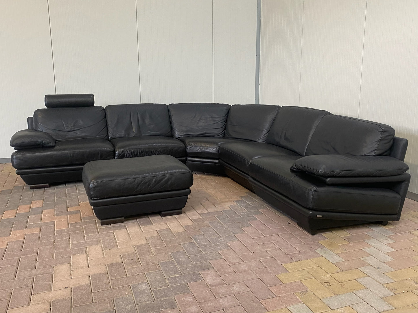 GRATIS LEVERING HEEL BENELUX + DACH Natuzzi Zwart Echt Leer Hoekbank met Hocker