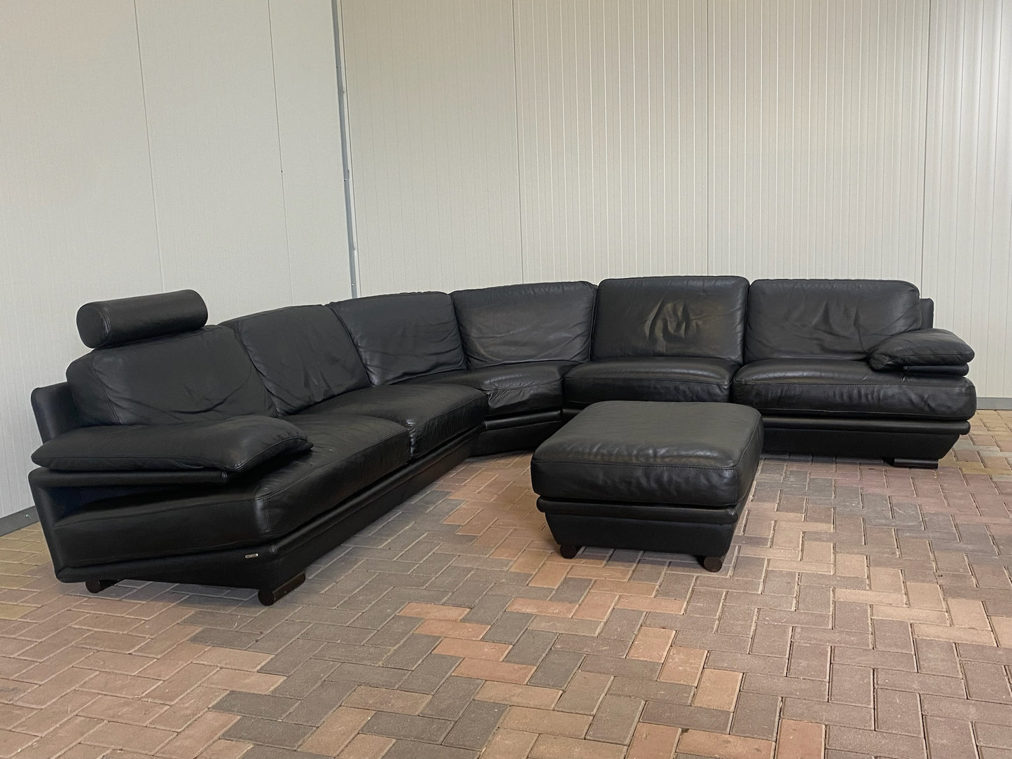 GRATIS LEVERING HEEL BENELUX + DACH Natuzzi Zwart Echt Leer Hoekbank met Hocker