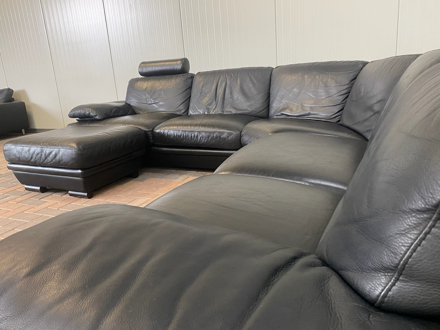 GRATIS LEVERING HEEL BENELUX + DACH Natuzzi Zwart Echt Leer Hoekbank met Hocker
