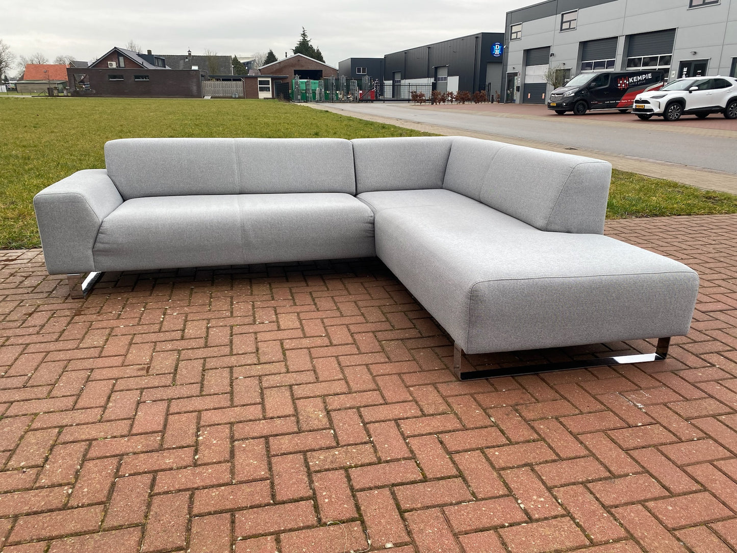 Montel Grijze Stoffen Hoekbank – Ruim loungecomfort – Modern & stijlvol – Gratis Levering NL & BE