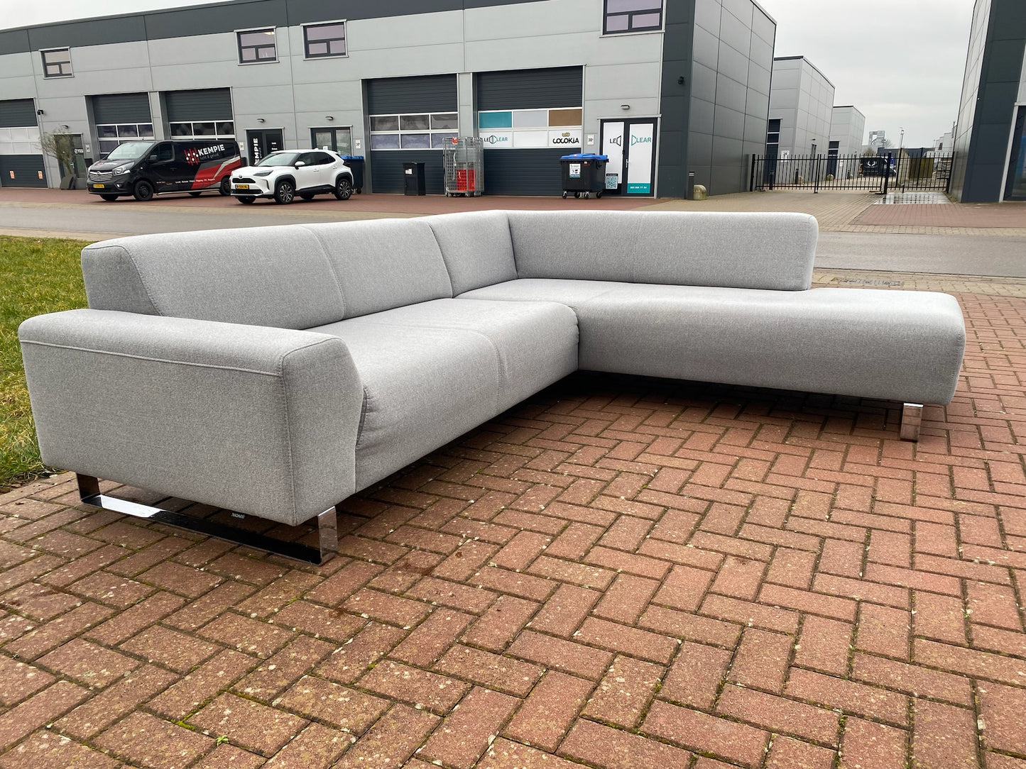 Montel Grijze Stoffen Hoekbank – Ruim loungecomfort – Modern & stijlvol – Gratis Levering NL & BE