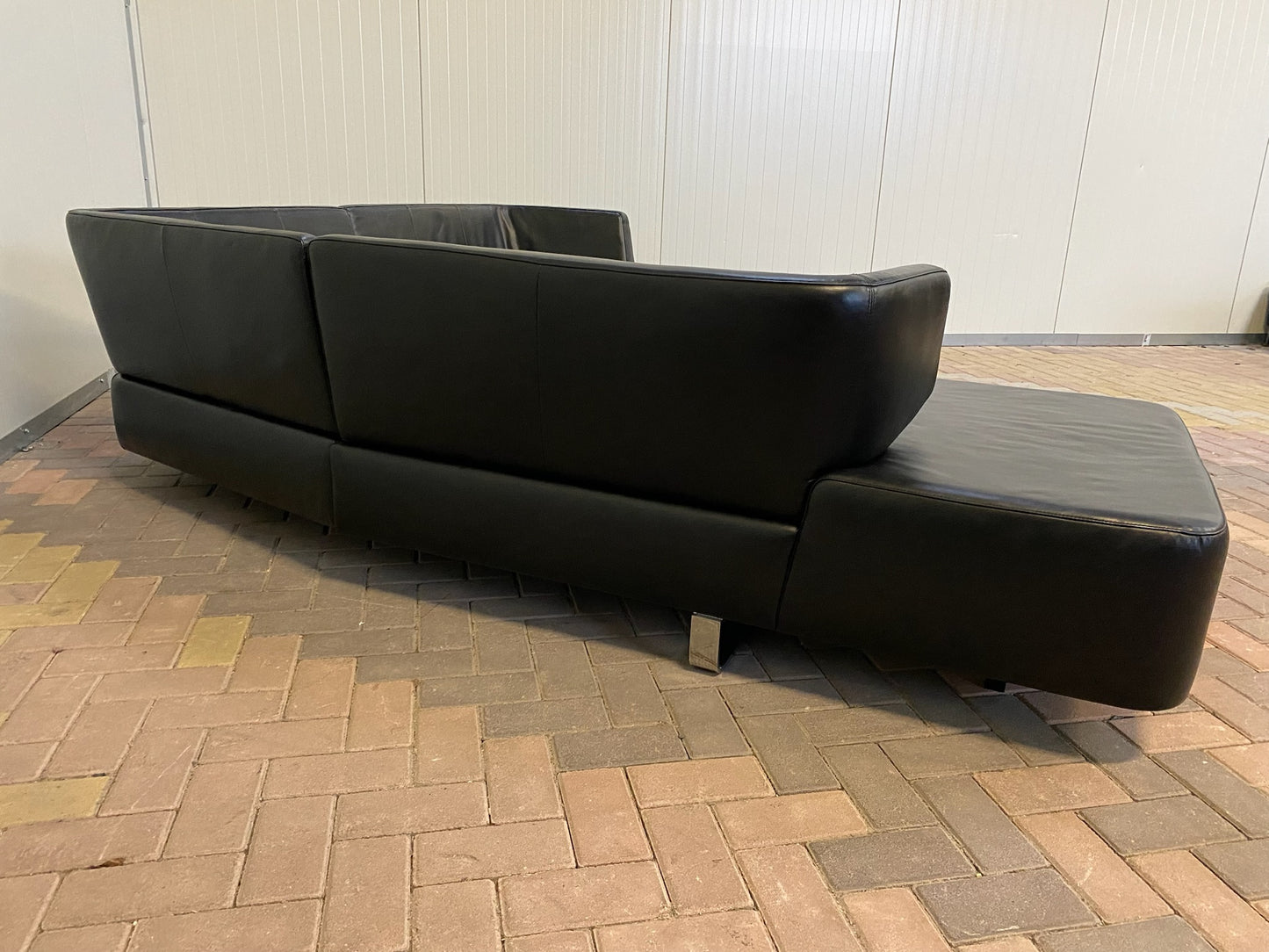 Natuzzi Opus Zwarte Leren Hoekbank – Luxe Comfort – Elegante Moderne Vormgeving – Gratis Levering NL & BE