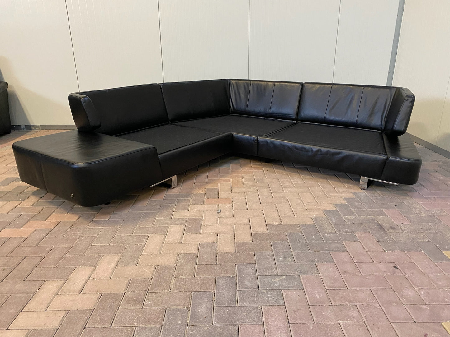 Natuzzi Opus Zwarte Leren Hoekbank – Luxe Comfort – Elegante Moderne Vormgeving – Gratis Levering NL & BE