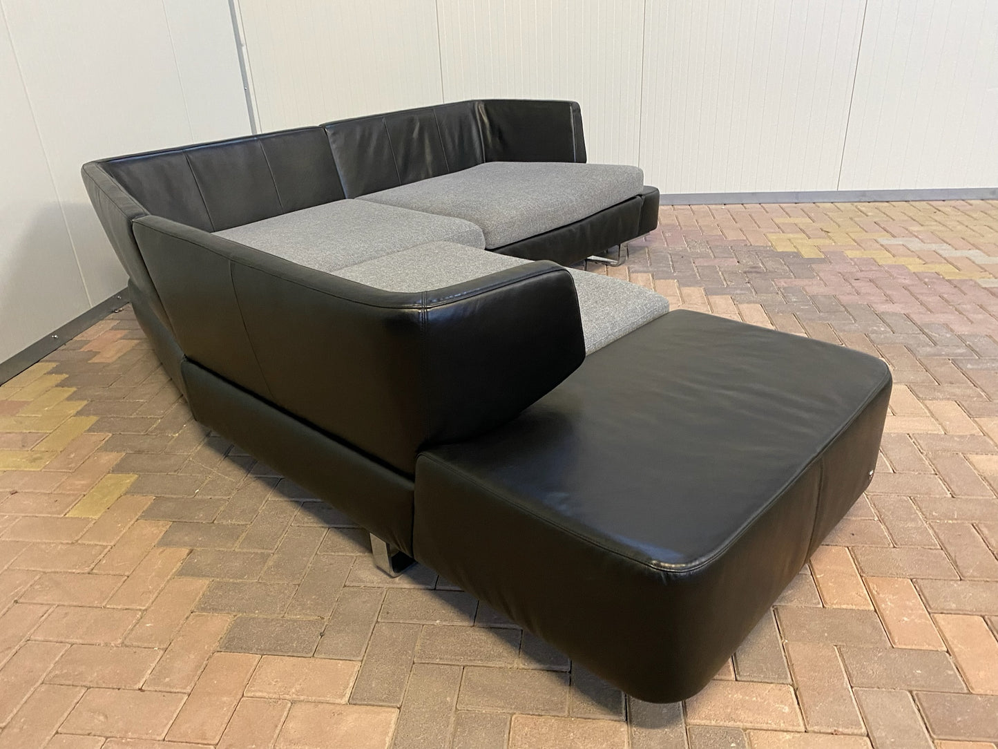 Natuzzi Opus Zwarte Leren Hoekbank – Luxe Comfort – Elegante Moderne Vormgeving – Gratis Levering NL & BE