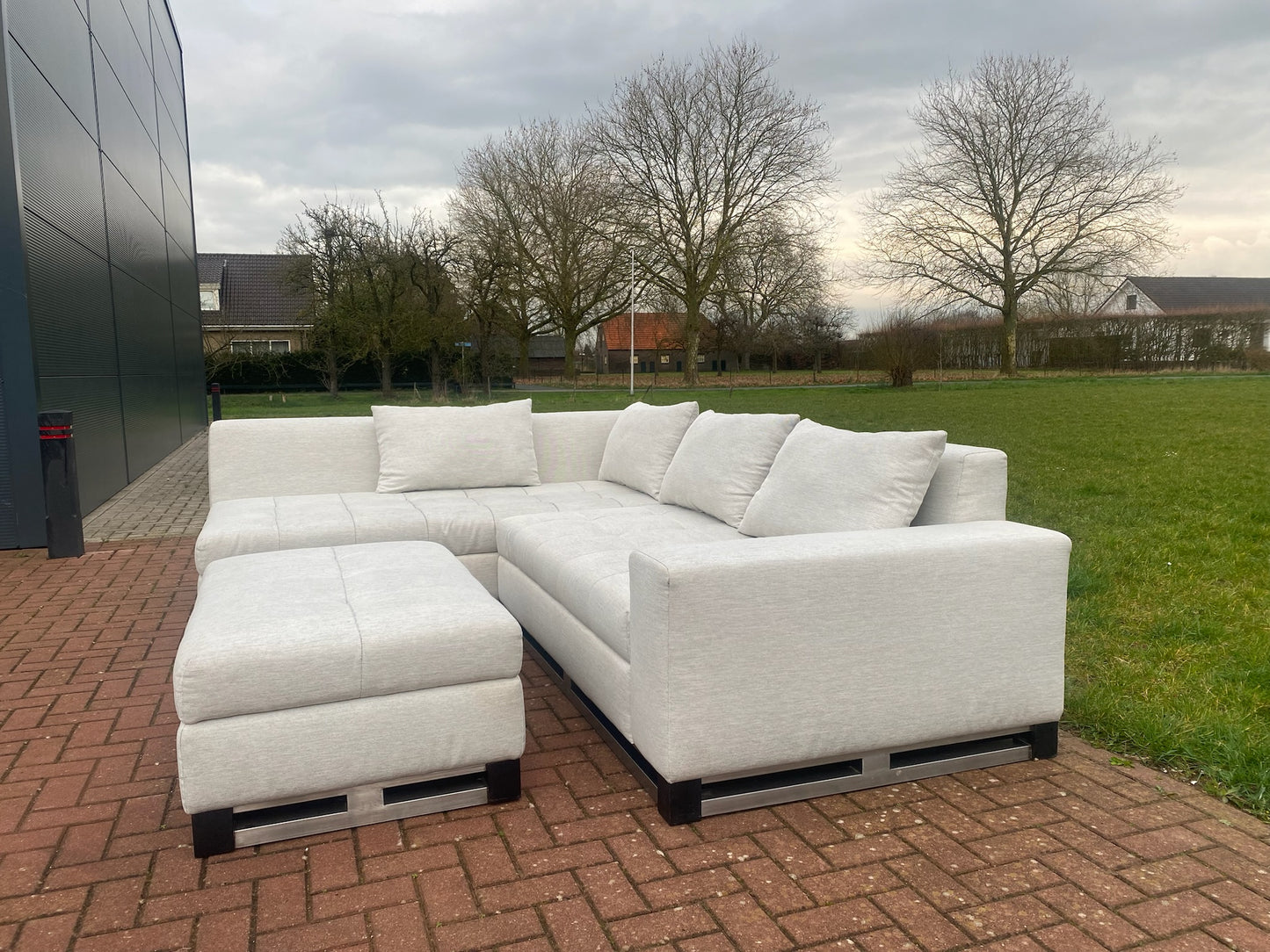 Grijze Stoffen Hoekbank met Hocker–Ruim Lounge Comfort–Gratis Levering