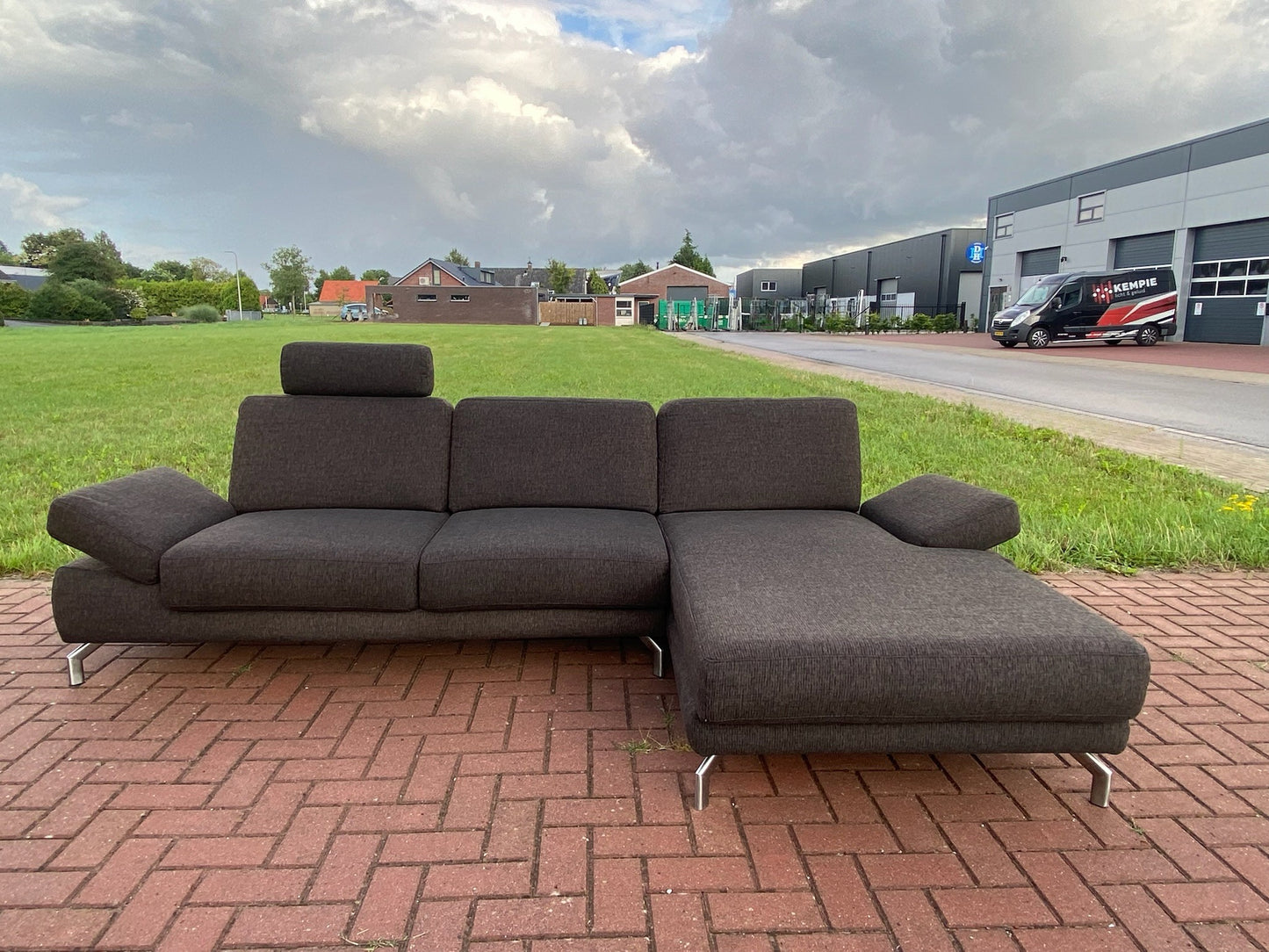 GRATIS LEVERING HEEL BENELUX + DACH Henders & Hazel Donkerbruine Stoffen Hoekbank