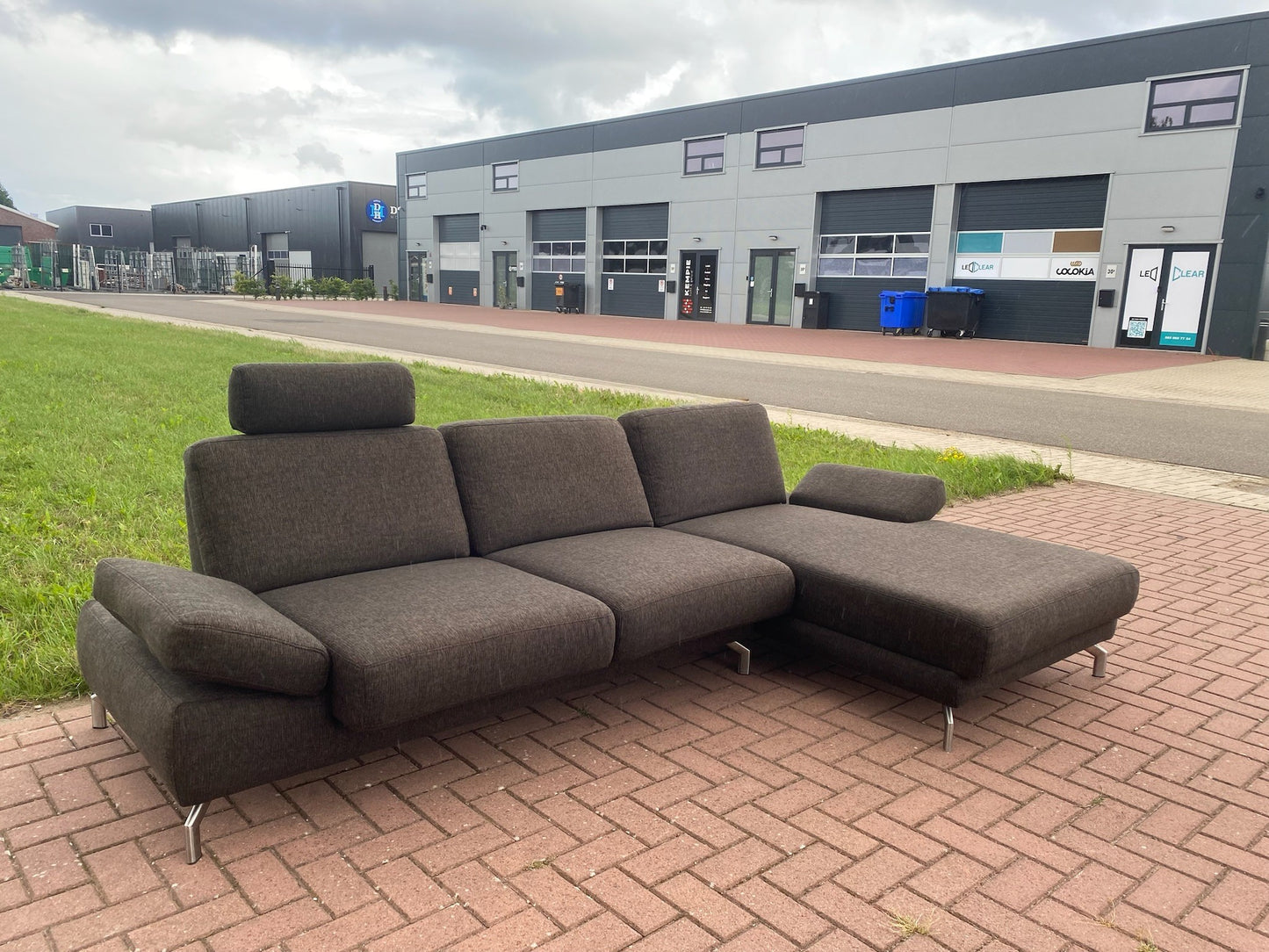 GRATIS LEVERING HEEL BENELUX + DACH Henders & Hazel Donkerbruine Stoffen Hoekbank