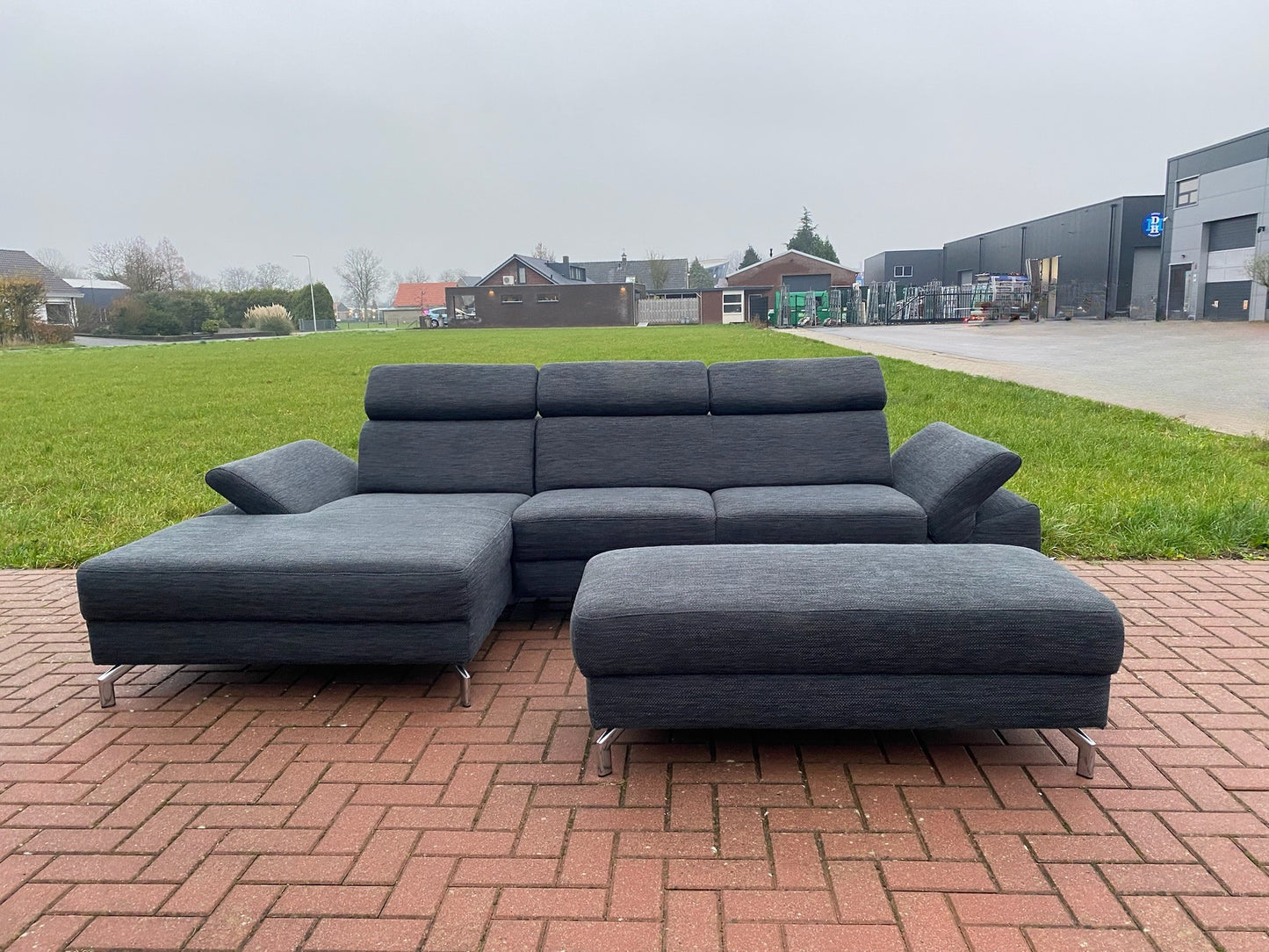 GRATIS LEVERING HEEL BENELUX + DACH Montel Grjs Stoffen Hoekbank + Hocker